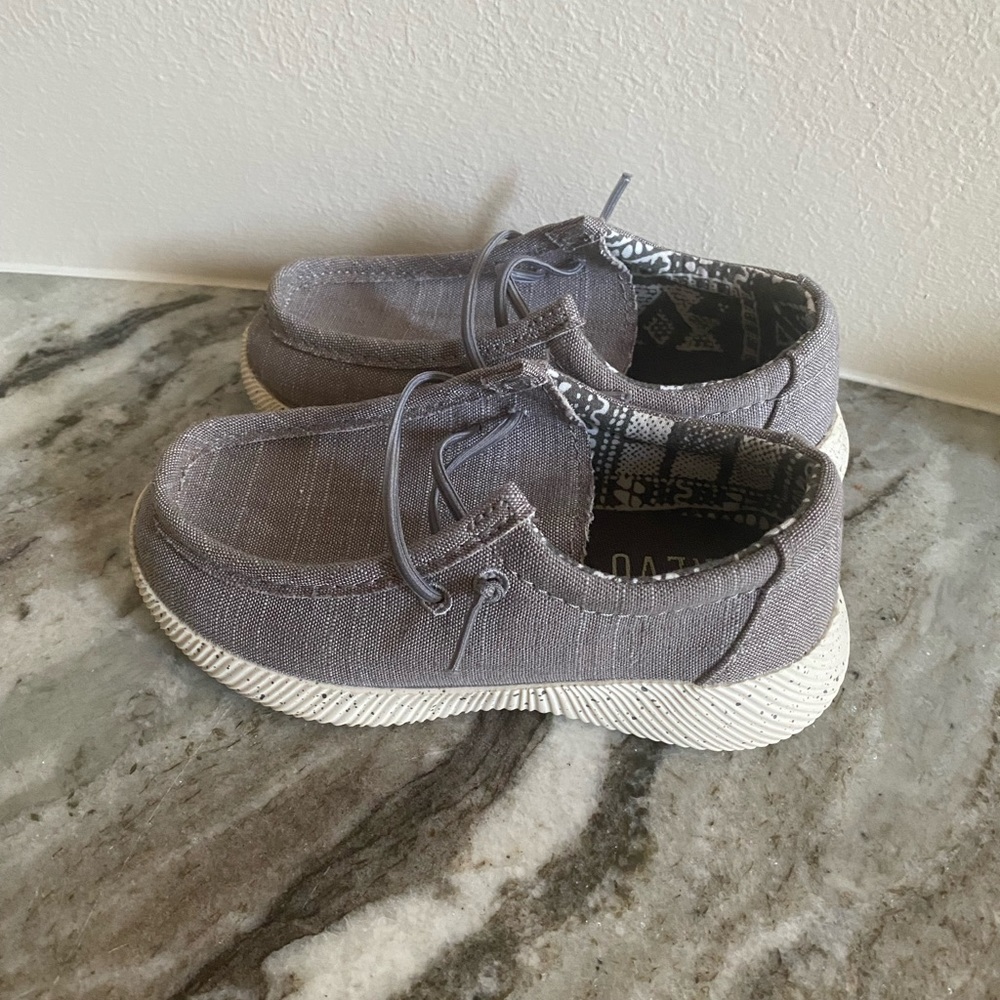 Crevo Toddler Boys Ronnie Slip Ons- Size 9